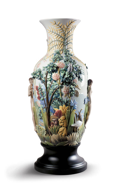 Paradise Vase by Lladró